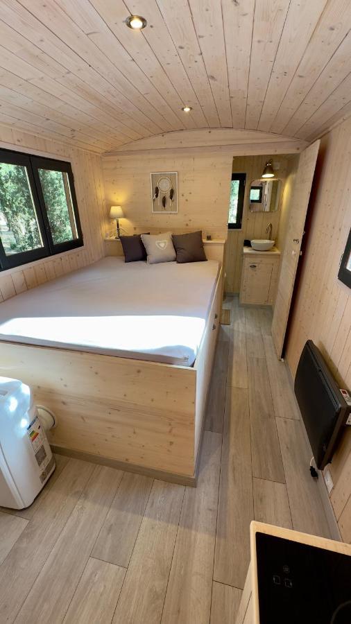 Camping Superbe Roulotte De Charme Bagnols-en-Forêt