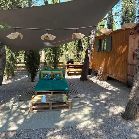 Superbe Roulotte De Charme Hotel Bagnols-en-Foret Exterior photo
